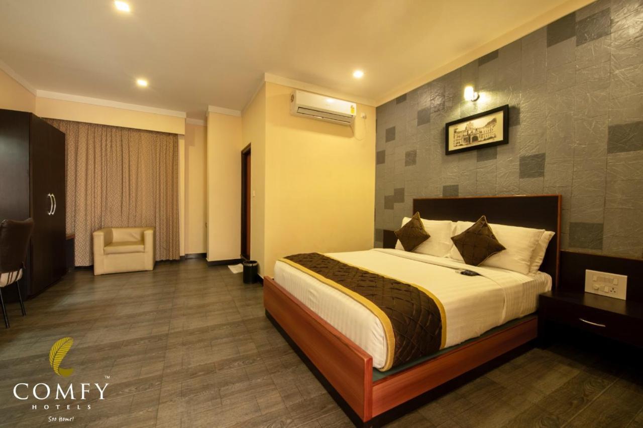 Comfy Luxury Hotel Бенґалуру Екстер'єр фото